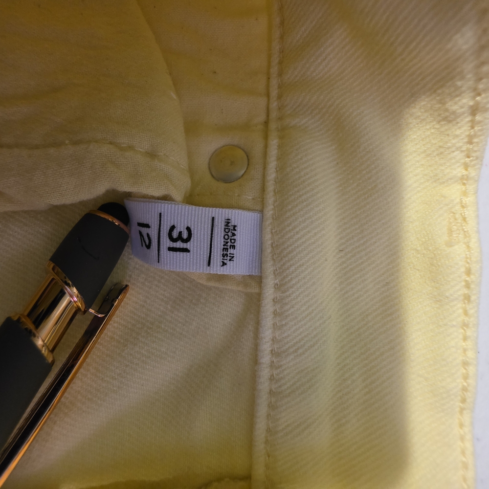 LOFT Soft Yellow Jean Shorts - Picture 4 of 4